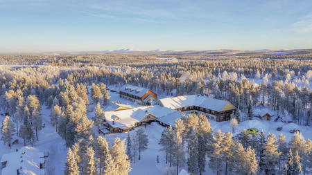 Das Harriniva Adventure Resort aus der Vogelperspektive