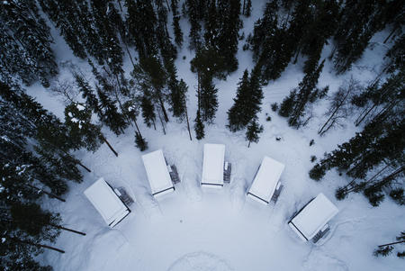  Die Arctic Circle Lodge nahe Rovaniemi aus der Vogelperspektive