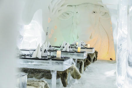 Eisrestaurant (c) Arctic SnowHotel & Glass Igloos