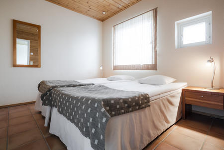 Schlafzimmer im Apartment des Lapland Hotels Äkäshotelli