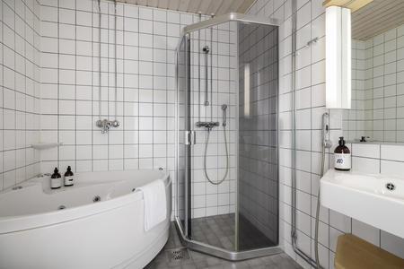 Badezimmer mit Jacuzzi, Superior Doppelzimmer 