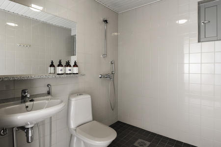 Badezimmer, Standard Doppelzimmer 