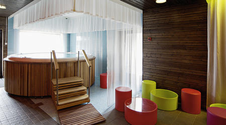 Saunabereich mit Whirlpool zur täglichen Nutzung im Sokos Hotel Levi