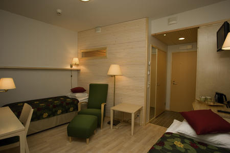 Doppelzimmer getrennte Betten im Flusshotel Inari Kultahovi