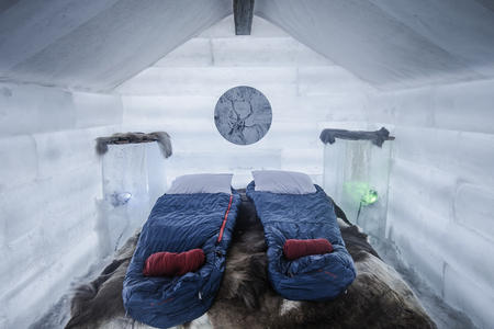 Schlafbereich in der Eishütte im Apukka Resort