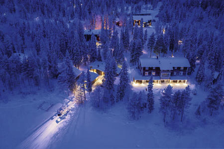 Das Iisakki Village von oben