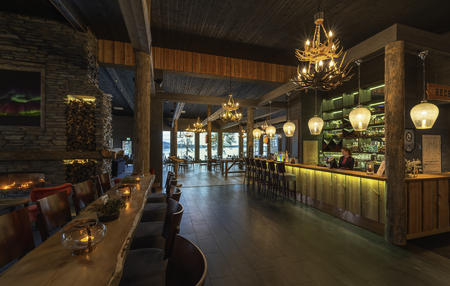 Rezeption, Lobby und Bar im Wildnishotel Inari