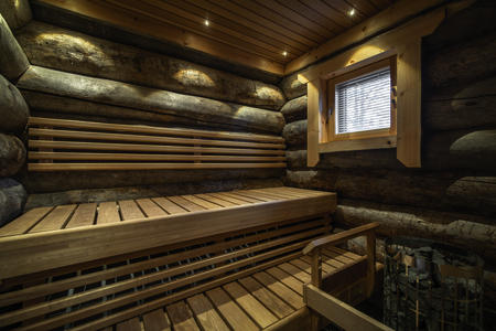 In der privaten Sauna von den Luxus Blockbohlen-Ferienhäusern am Fluss lässt es sich entspannen