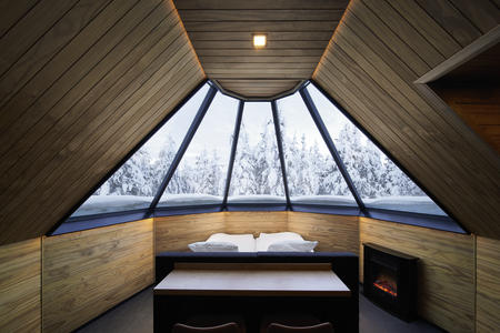 Der Schlafbereich im Glasiglu im Northern Lights Village Levi