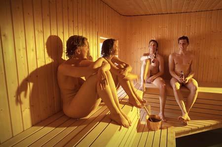 Sauna der nackt in junge schöne