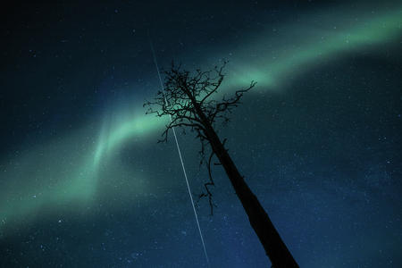  Blick in die Polarlichter am Sternenhimmel