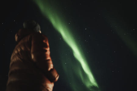  Polarlichter am Nachthimmel bewundern