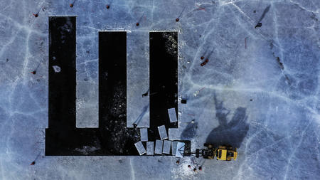 Eisgewinnung für den Hotelbau (c) Arctic SnowHotel & Glass Igloos