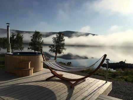  Hängematte und Whirlpool mit Blick in die Natur Lapplands