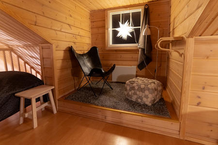 Gemütlicher Sitzbereich oben (c) Kilpisjärven Tunturimajat