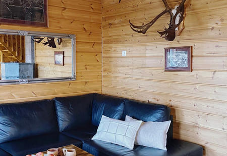 Gemütlicher Wohnbereich (c) Kilpisjärven Tunturimajat