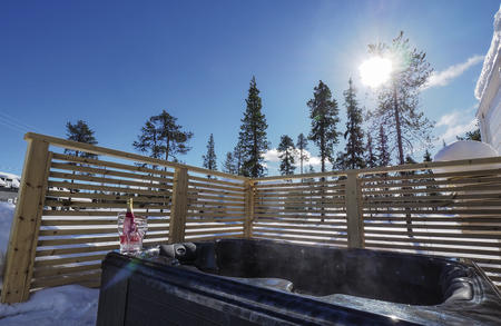 Privater Jacuzzi der Sky Cabin Deluxe