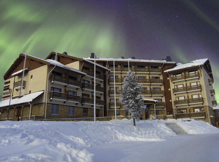 Hotel unter Polarlichtern