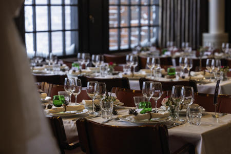 Gedeckte Tsiche im Restaurant Lutto