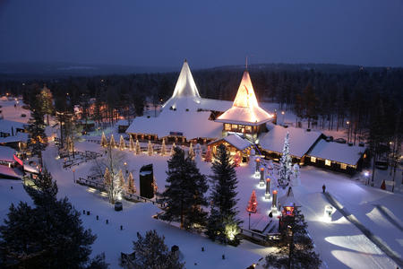 Das stimmungsvolle Dorf des Weihnachtsmannes. 