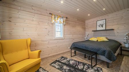 Schlafzimmerbeispiel im modernen Ferienhaus