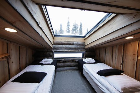 Panorama-Fenster über dem Bett in beiden Schlafzimmern der Superior Sky-View Villen