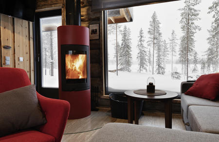 Gemütlicher Wohnbereich mit Kamin in den Superior Sky-View Villen