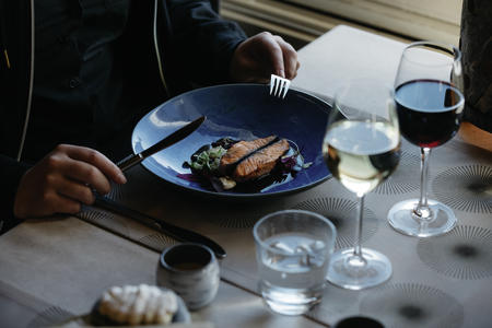 So speisen Sie im Hotelrestaurant (c) Lapland Hotels