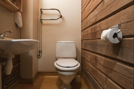 Badezimmer im Zweibettzimmer (c) Lapland Hotels