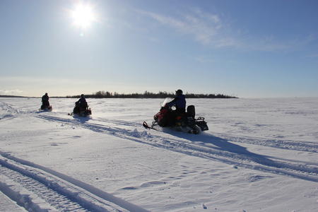  Motorschlittenfahrt auf dem Packeis der gefrorenen Ostsee (c) Visit Sea Lapland