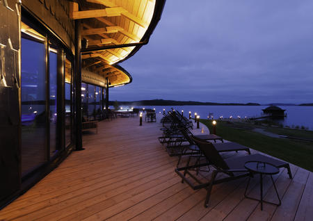 Lassen Sie Ihren Spa-Abend auf der Terasse ausklingen