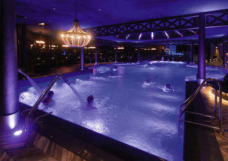 Abendliche Entspannung im Wasser