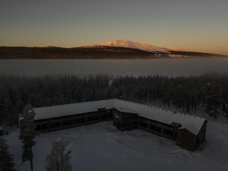 Das neue Ylläsrinne Deluxe vorm Panorama des Yllästunturi