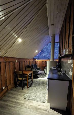 Sitzbereich und Küchenzeile, Glasiglu