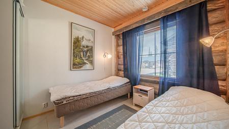Schlafzimmer im Blockbohlen-Apartment (42 m²)