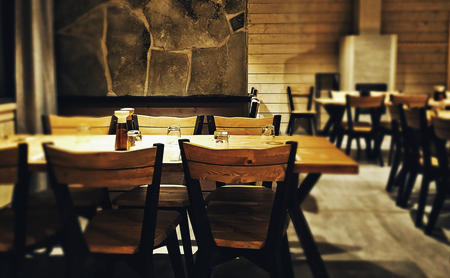 So speisen Sie im Hotelrestaurant