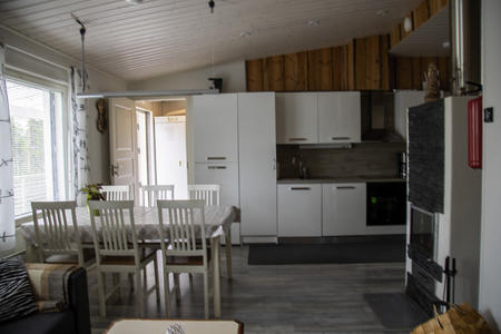 Voll ausgestattete Küche und Essbereich, Ferienhaus mit 2 Schlafzimmern