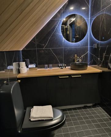 Kota mit Glasdach, Badezimmer 