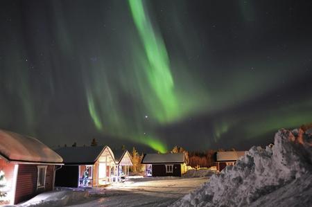 Santa Claus Holiday Village unter Polarlichtern