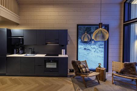 Küche und Sitzbereich, Ferienhaus mit zwei Schlafzimmern (c) Riekko Lodge