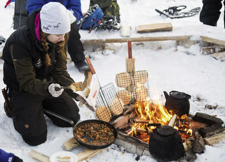 Mittagslunch vom offenen Feuer