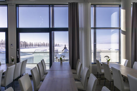 Restaurant mit Meerblick