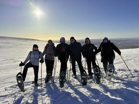 Schneeschuhwandergruppe auf dem Fjäll