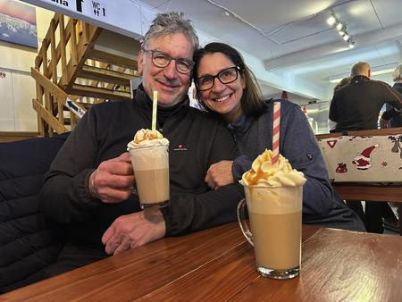 Im Schweizer Café in Muonio - die wahrscheinlich beste Schokolade nördlich des Polarkreises