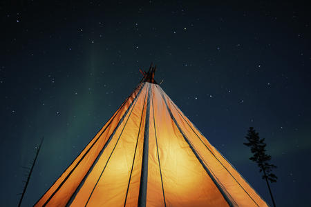 Polarlichtnacht am Lagerfeuer